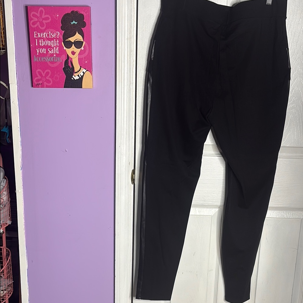 Black Leggings with Zippers - Picture 11 of 12